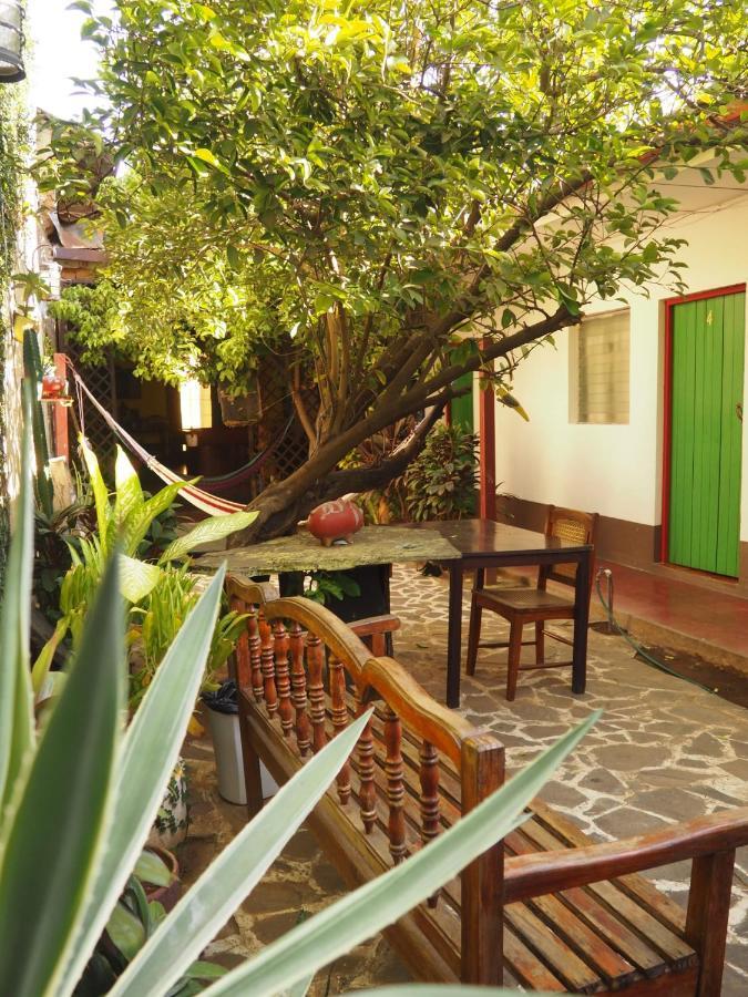 Hostal Vacaciones Nicas Leon Exterior photo